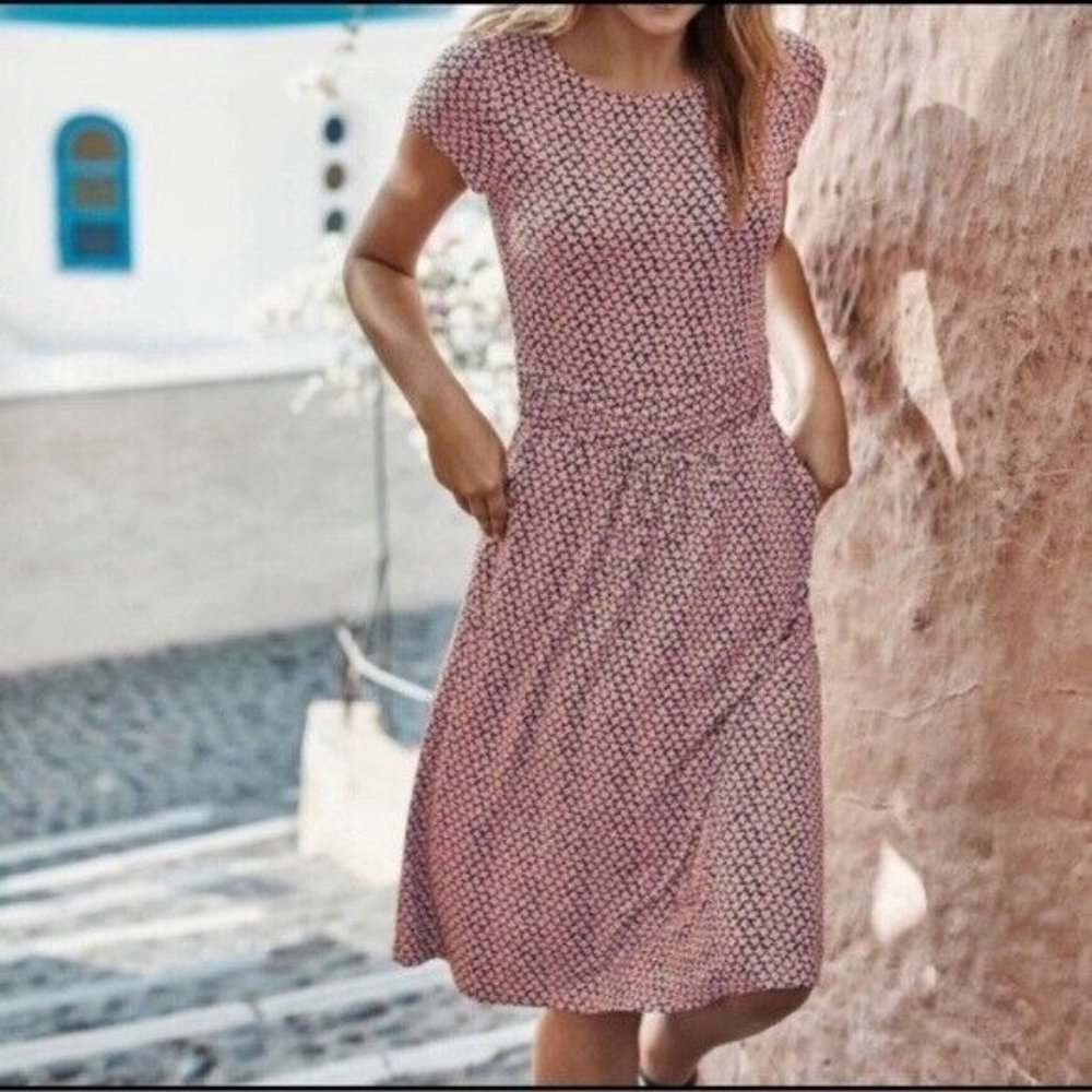 Boden Jersey Dress - Pink Flower Pattern  Women’s Size 6R but runs small